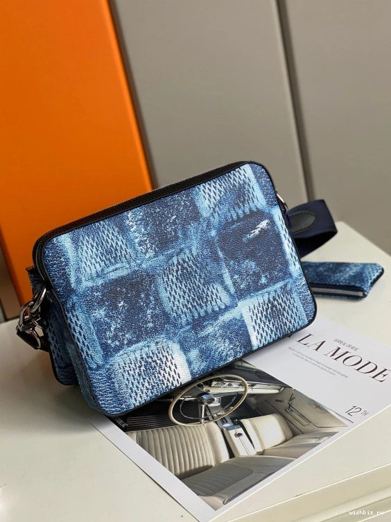 WIS VUITTON TRIO MESSENGER LOUIS 1016